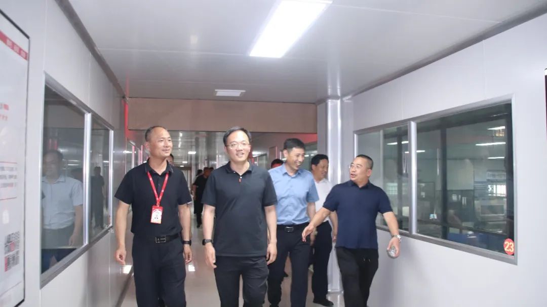 参观水晶粉丝生产线运行 参观水晶粉丝生产线运行